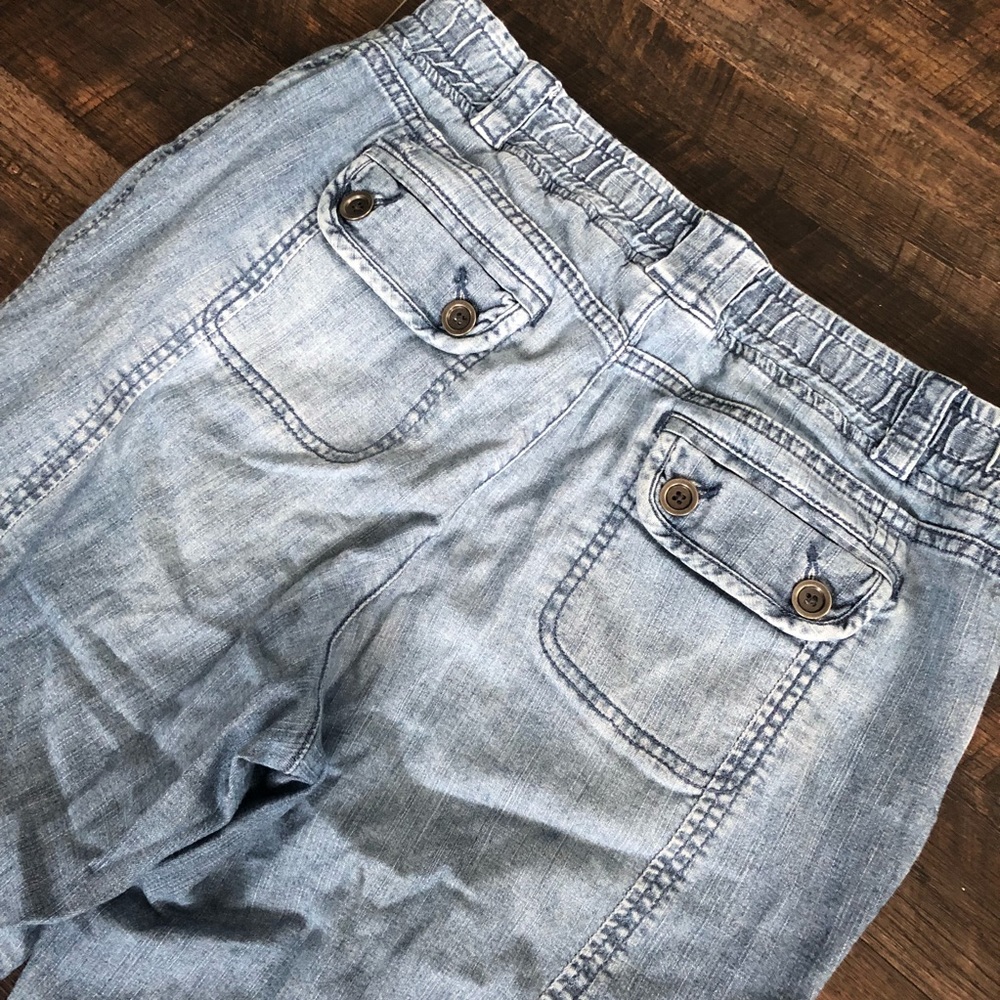 Chico's Chambray Capris Denim Stretch Waist - Picture 6 of 7